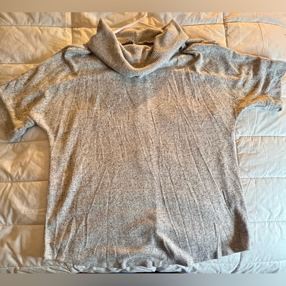 NWT Perseption Concept Gray sweater shirt with button detail on the back. - Picture 4 of 8